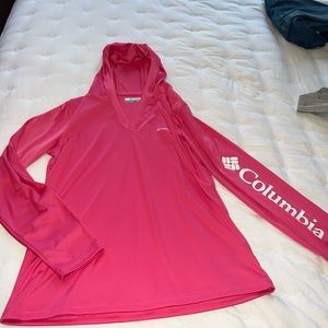 NWOT Columbia women’s hooded shirt